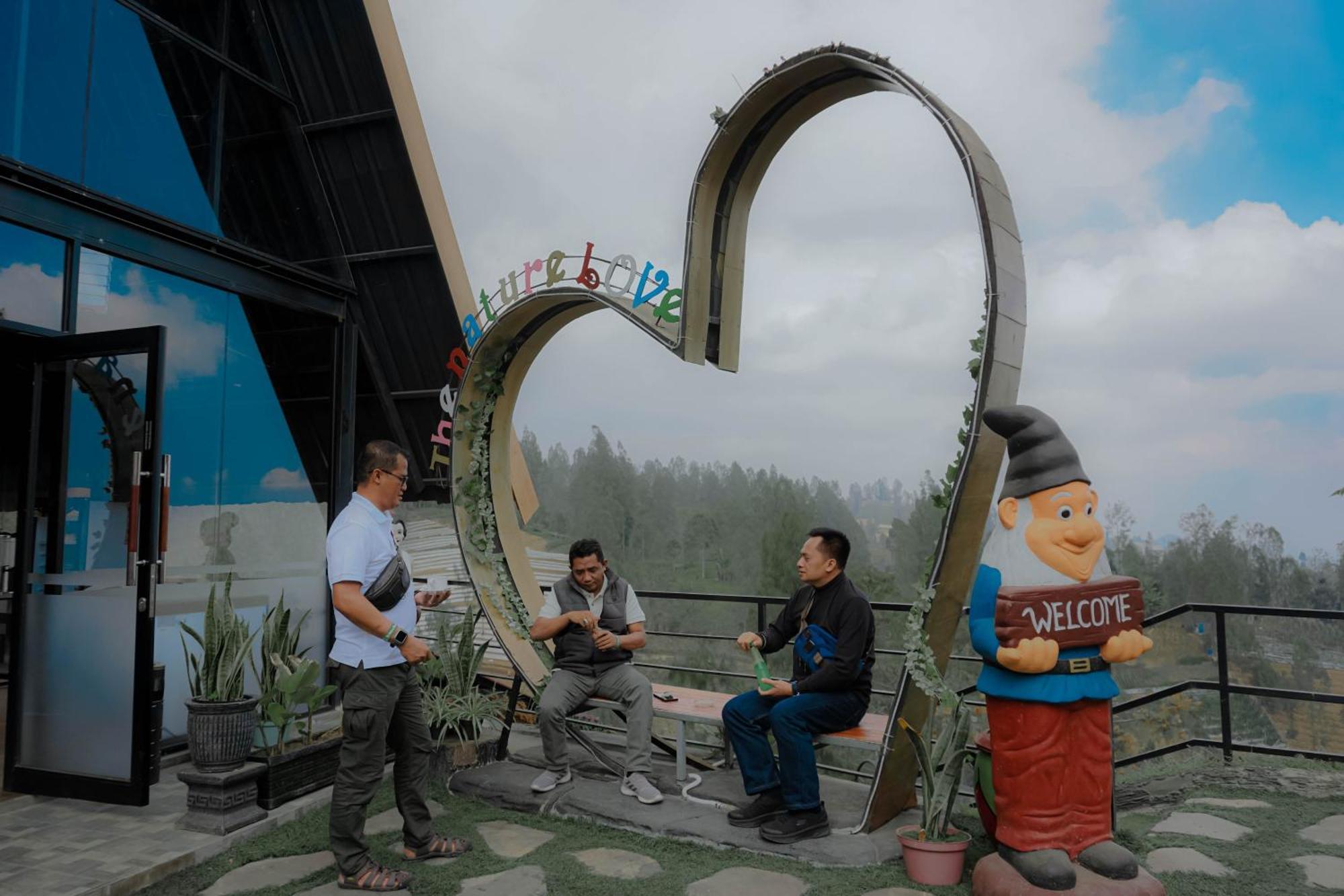 Hotel Nature Bromo And Resort ปาซูรูอัน ภายนอก รูปภาพ