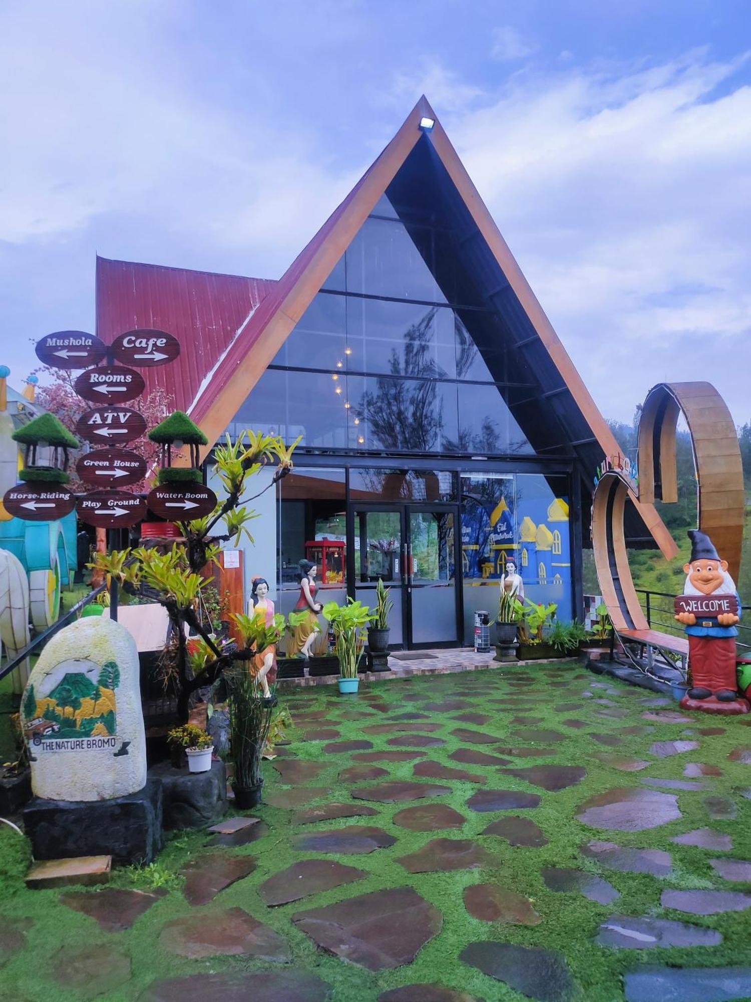 Hotel Nature Bromo And Resort ปาซูรูอัน ภายนอก รูปภาพ